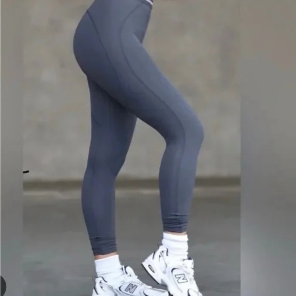 Joah Brown Sport Legging Sueded Gray Mauve Logo Waistband Size M/L - Picture 3 of 3